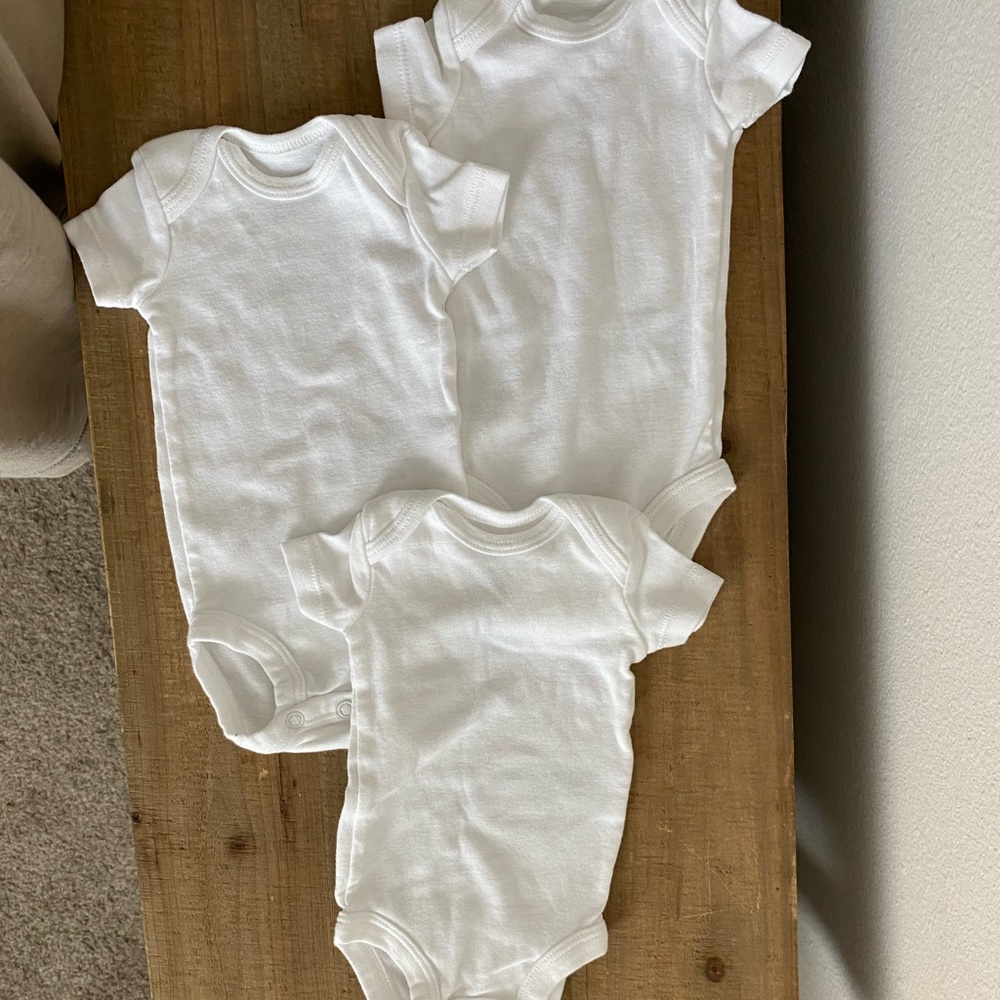 3 piece newborn white onesies